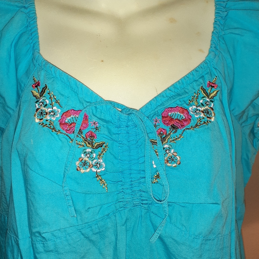 Cute top - Picture 2 of 2